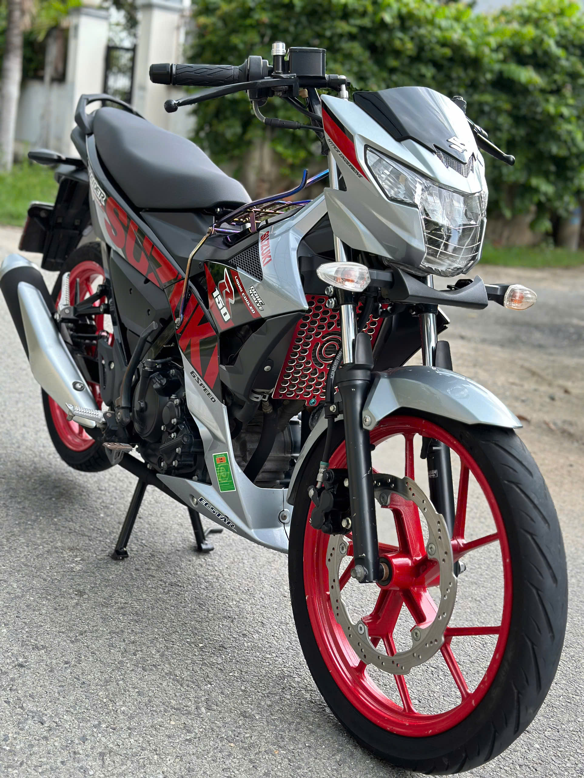 Xe Suzuki Raider Fi 150 2022 màu Bạc-đỏ-đen zin nguyên bản mới 90% ngay chủ 25.5 triệu (Mã X000043)