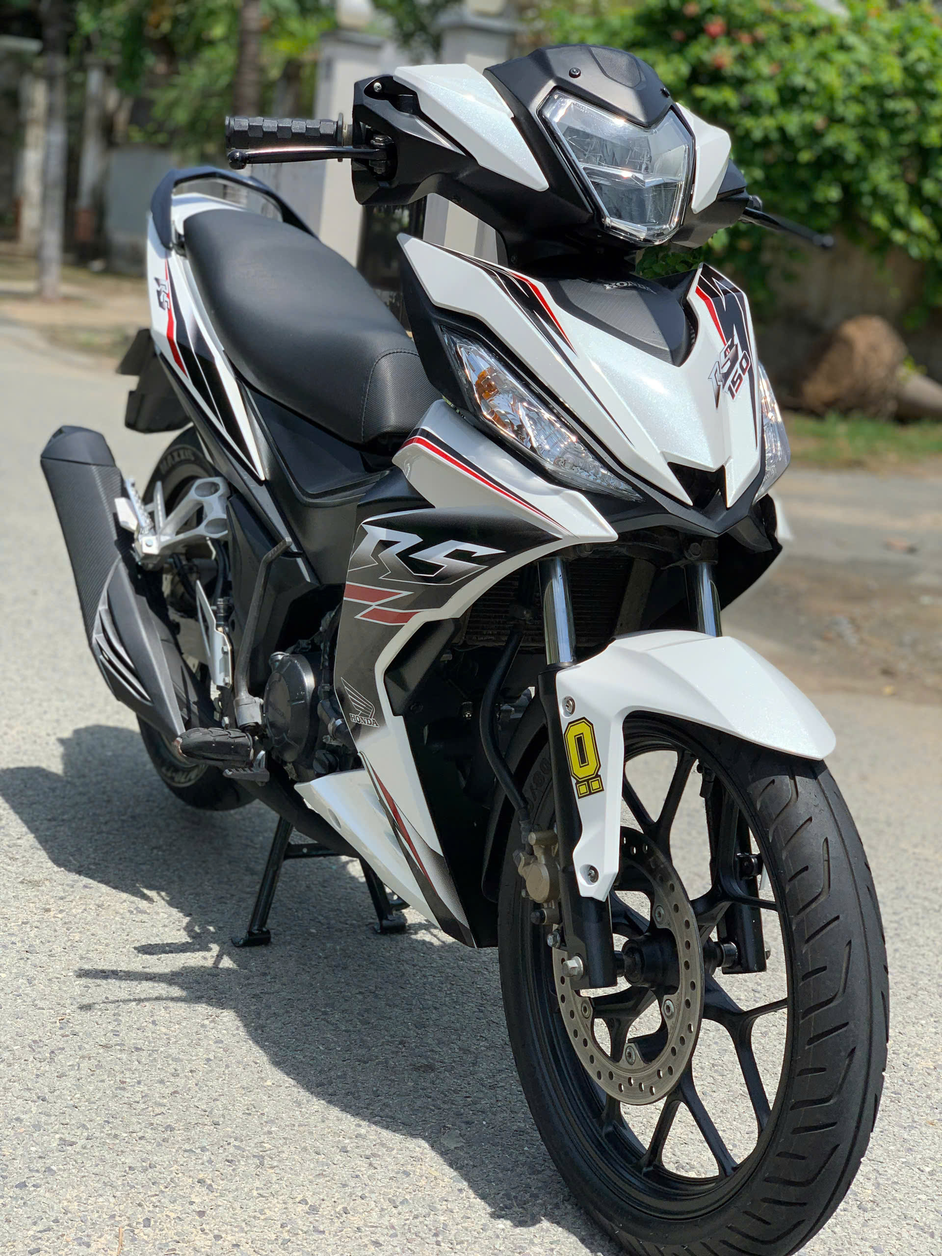 Xe Honda Winner V1 150 2018 màu Trắng đen tem đấu zin nguyên bản ngay chủ 17.5 triệu (Mã X000068)