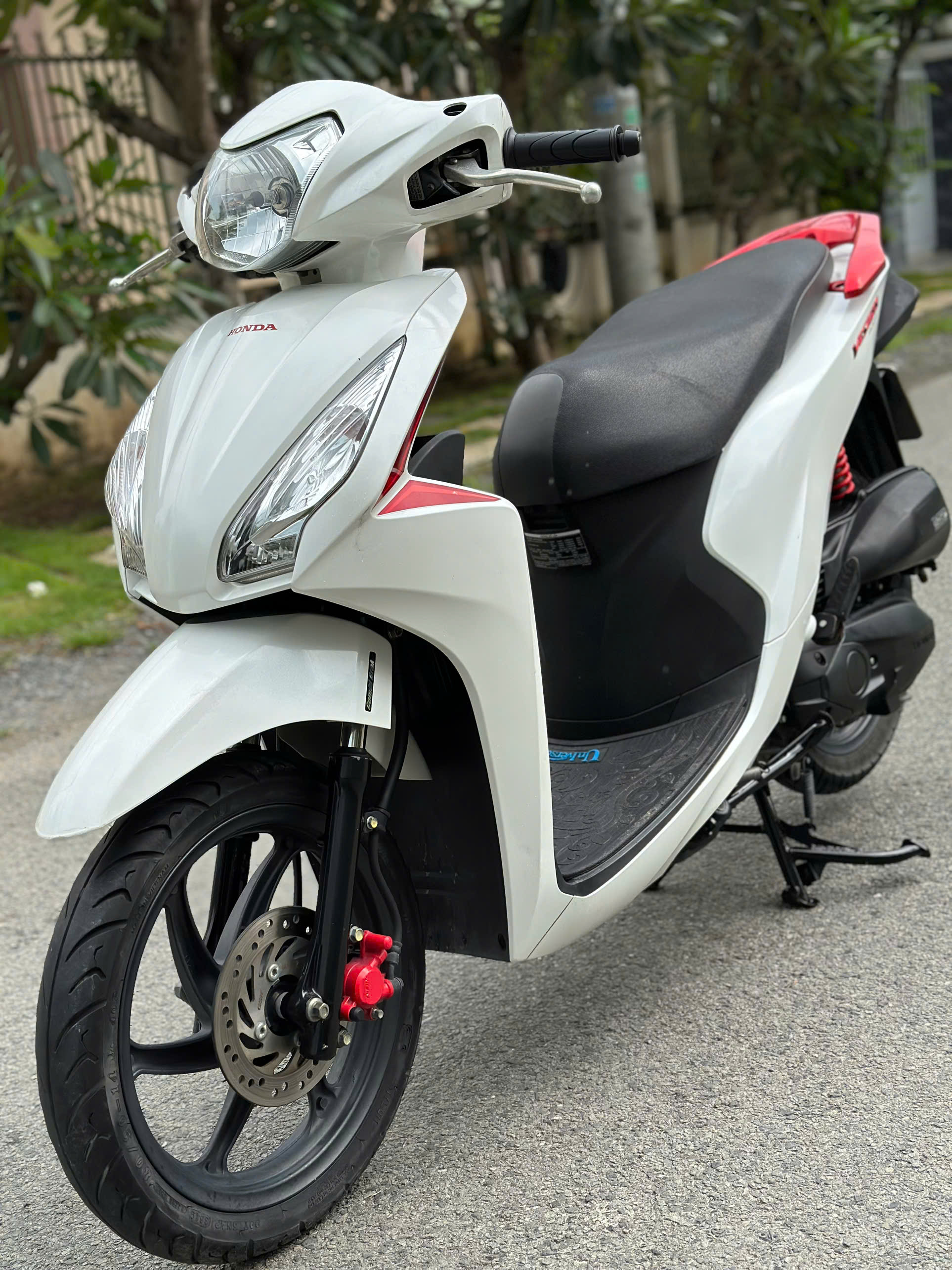 Xe Honda Vision Fi 2020 Smartkey bản đặc biệt màu Trắng đỏ zin nguyên bản mới 80% ngay chủ 23.5 triệu (Mã X000078)